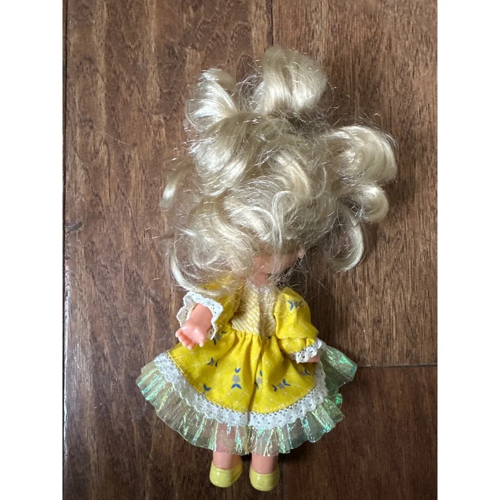 Vintage Strawberry Shortcake Cherry Me meet Muffin Doll yellow‎ 1980s Kenner